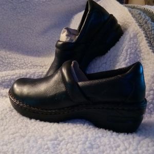 #13 new never worn box clogs